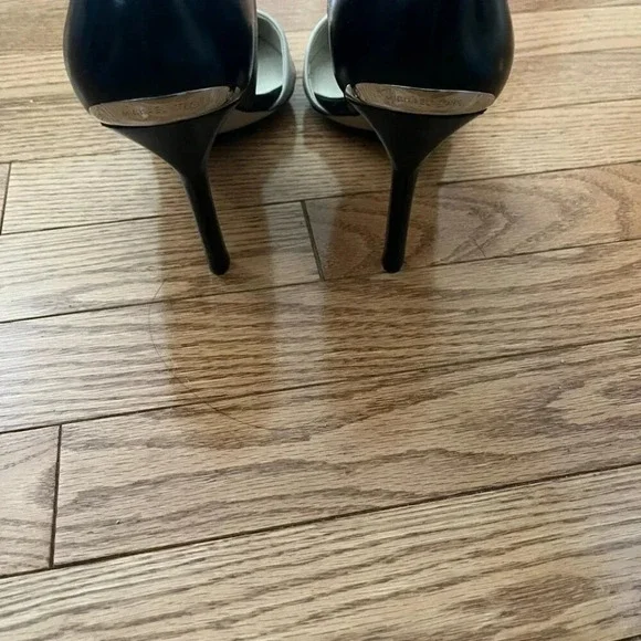 [10M] Michael Kors JULIETA D'ORSAY Pearl Grey  & Black Leather Pumps Stiletto - Picture 6 of 10